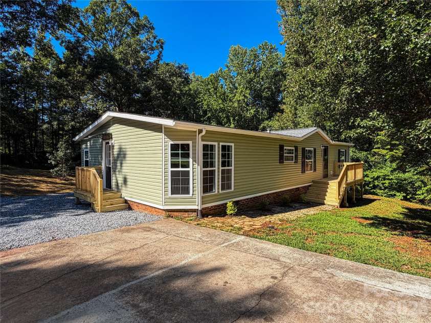 3363 Stony Brook Circle, Newton, NC 28658.  MLS# CAR4423827, YatesRealty ID 51743. 