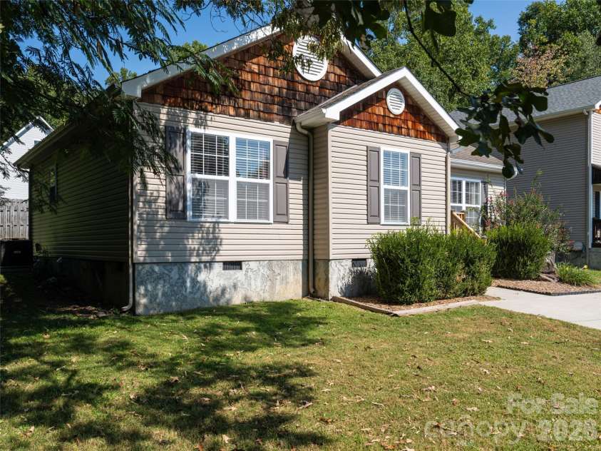 151 Newberry Drive, Fletcher, NC 28732.  MLS# CAR4426266, YatesRealty ID 51745. 