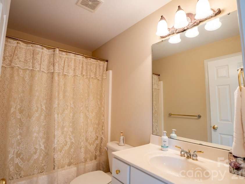 1927 Windmere Drive, Monroe, NC 28110.  MLS# CAR4418853, YatesRealty ID 51747. Full en-suite bathroom with shower/tub combo