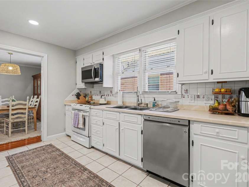 4417 Collingwood Drive, Charlotte, NC 28209.  MLS# CAR4359003, YatesRealty ID 5175. 