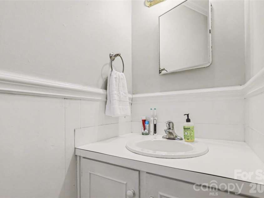 4417 Collingwood Drive, Charlotte, NC 28209.  MLS# CAR4359003, YatesRealty ID 5175. 