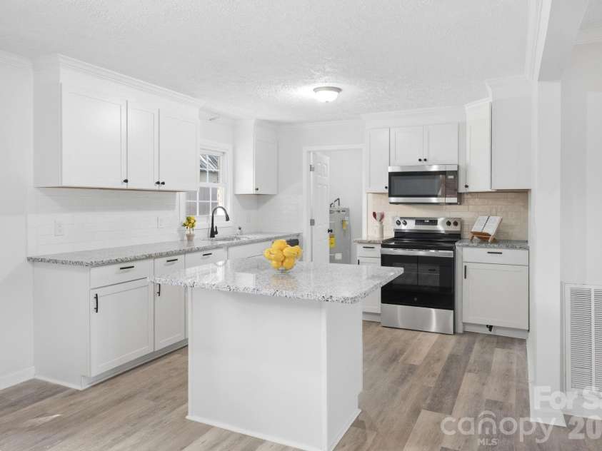 3231 Frazier Drive, Claremont, NC 28610.  MLS# CAR4426163, YatesRealty ID 51753. Kitchen