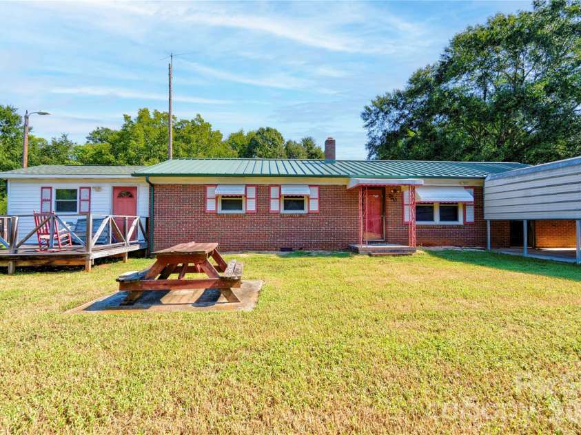 720 Levi Street, Shelby, NC 28152.  MLS# CAR4413161, YatesRealty ID 51754. 