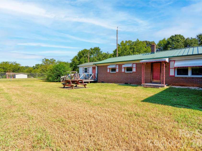 720 Levi Street, Shelby, NC 28152.  MLS# CAR4413161, YatesRealty ID 51754. 