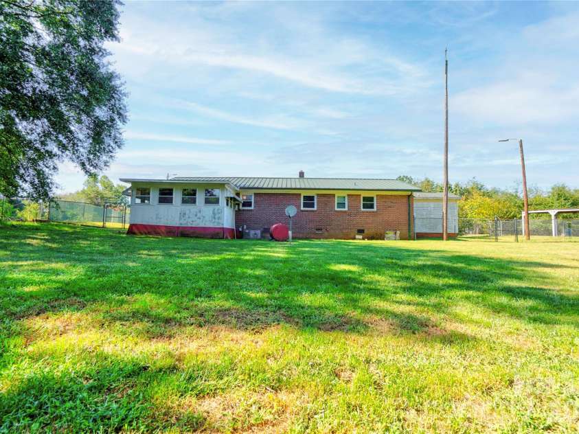 720 Levi Street, Shelby, NC 28152.  MLS# CAR4413161, YatesRealty ID 51754. 