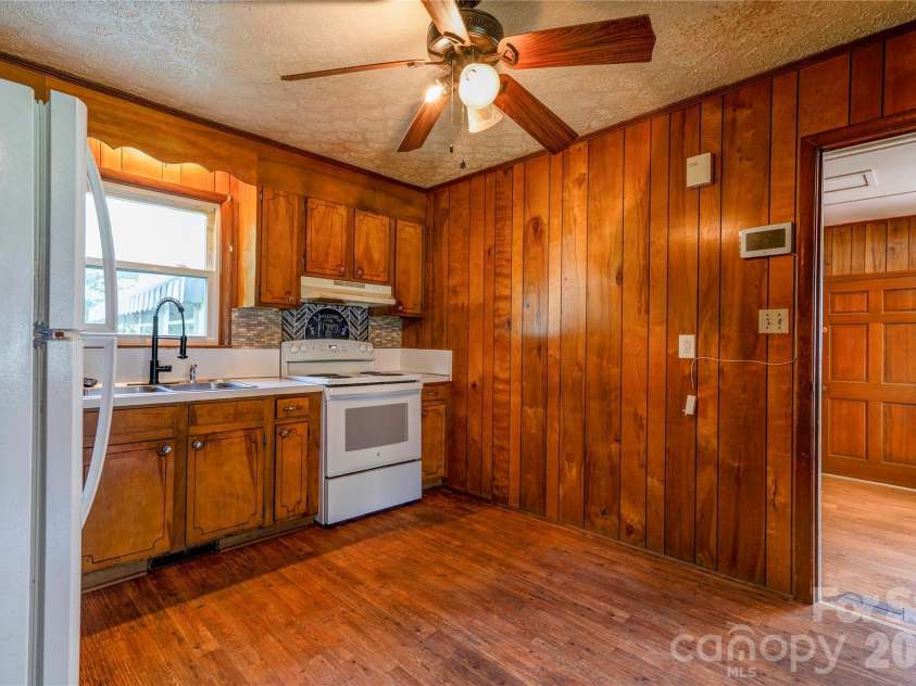 720 Levi Street, Shelby, NC 28152.  MLS# CAR4413161, YatesRealty ID 51754. Kitchen