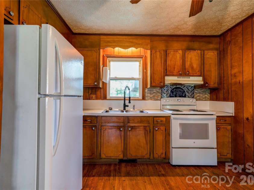 720 Levi Street, Shelby, NC 28152.  MLS# CAR4413161, YatesRealty ID 51754. Kitchen