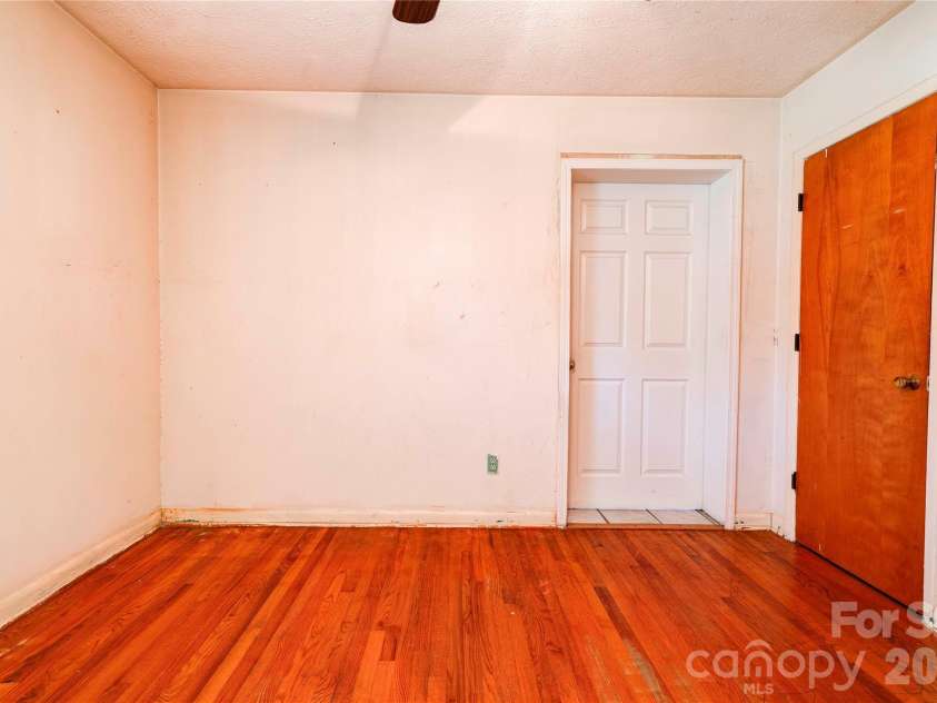 720 Levi Street, Shelby, NC 28152.  MLS# CAR4413161, YatesRealty ID 51754. Primary Bedroom