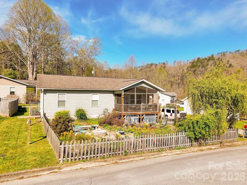 47 Rosman Trail, Rosman, NC 28772.  MLS# CAR4425346, YatesRealty ID 51757. 