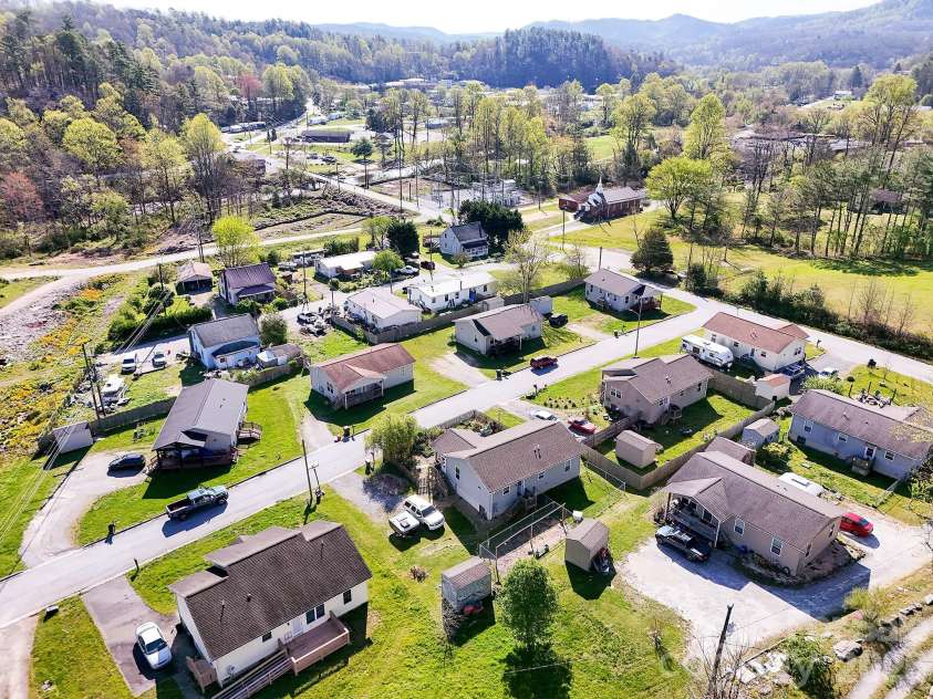 47 Rosman Trail, Rosman, NC 28772.  MLS# CAR4425346, YatesRealty ID 51757. 