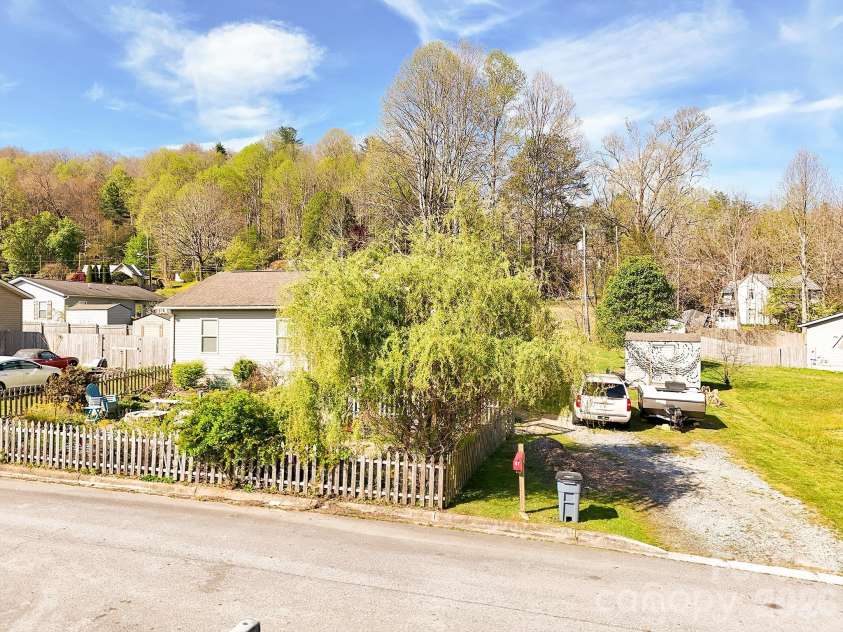 47 Rosman Trail, Rosman, NC 28772.  MLS# CAR4425346, YatesRealty ID 51757. 