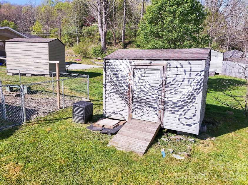 47 Rosman Trail, Rosman, NC 28772.  MLS# CAR4425346, YatesRealty ID 51757. 