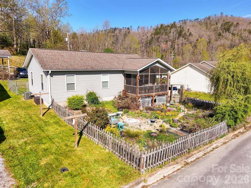 47 Rosman Trail, Rosman, NC 28772.  MLS# CAR4425346, YatesRealty ID 51757. 