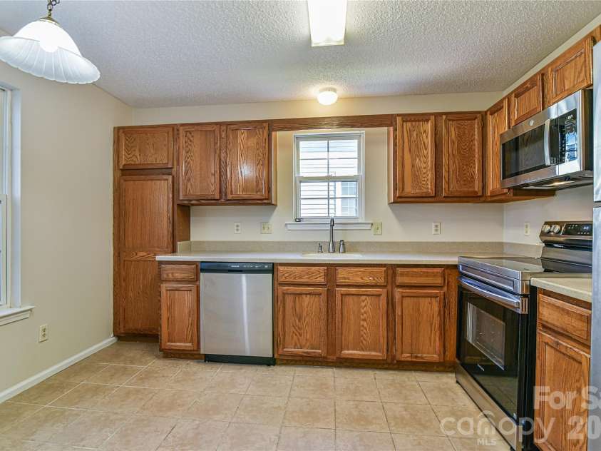 4101 Marble Way, Asheville, NC 28806.  MLS# CAR4392471, YatesRealty ID 51758. Dining in comfort