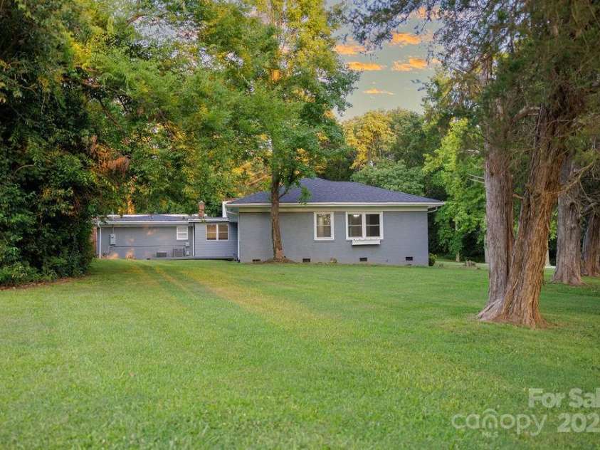 421 Lakeside Drive, Rock Hill, SC 29730.  MLS# CAR4237195, YatesRealty ID 5176. 