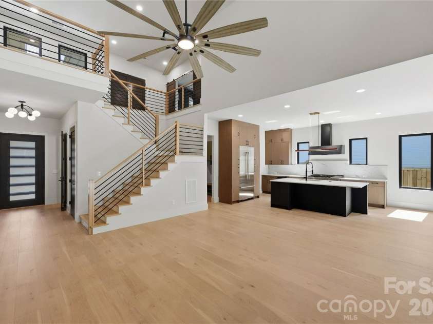 1433 Sharon Amity Road, Charlotte, NC 28211.  MLS# CAR4426029, YatesRealty ID 51760. 
