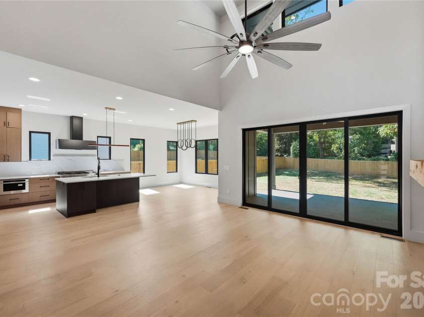 1433 Sharon Amity Road, Charlotte, NC 28211.  MLS# CAR4426029, YatesRealty ID 51760. 