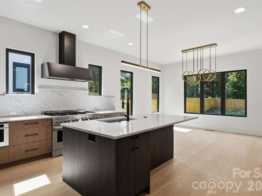 1433 Sharon Amity Road, Charlotte, NC 28211.  MLS# CAR4426029, YatesRealty ID 51760. 