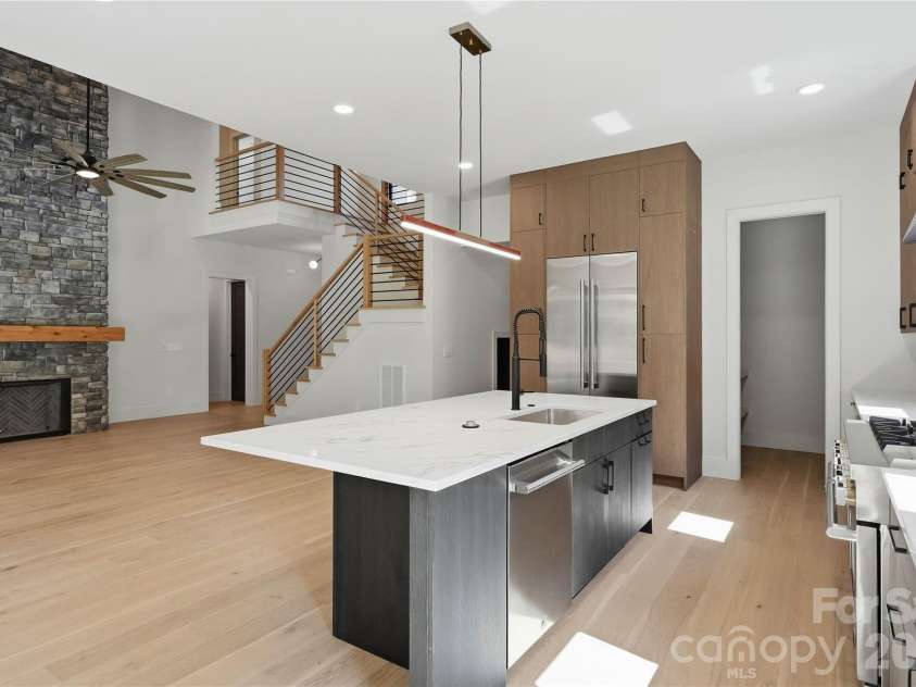 1433 Sharon Amity Road, Charlotte, NC 28211.  MLS# CAR4426029, YatesRealty ID 51760. 