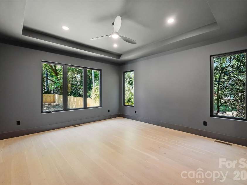 1433 Sharon Amity Road, Charlotte, NC 28211.  MLS# CAR4426029, YatesRealty ID 51760. 