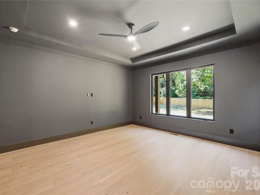 1433 Sharon Amity Road, Charlotte, NC 28211.  MLS# CAR4426029, YatesRealty ID 51760. 