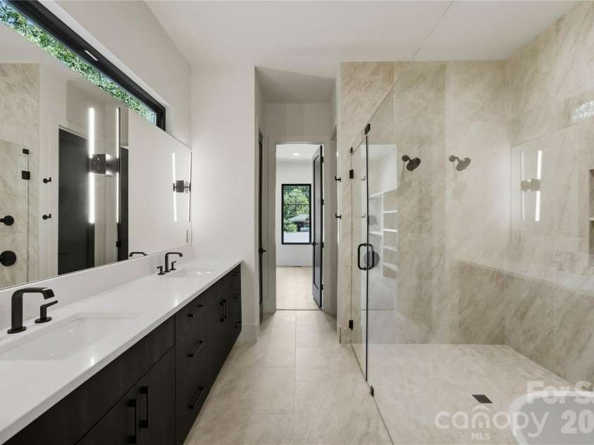 1433 Sharon Amity Road, Charlotte, NC 28211.  MLS# CAR4426029, YatesRealty ID 51760. 