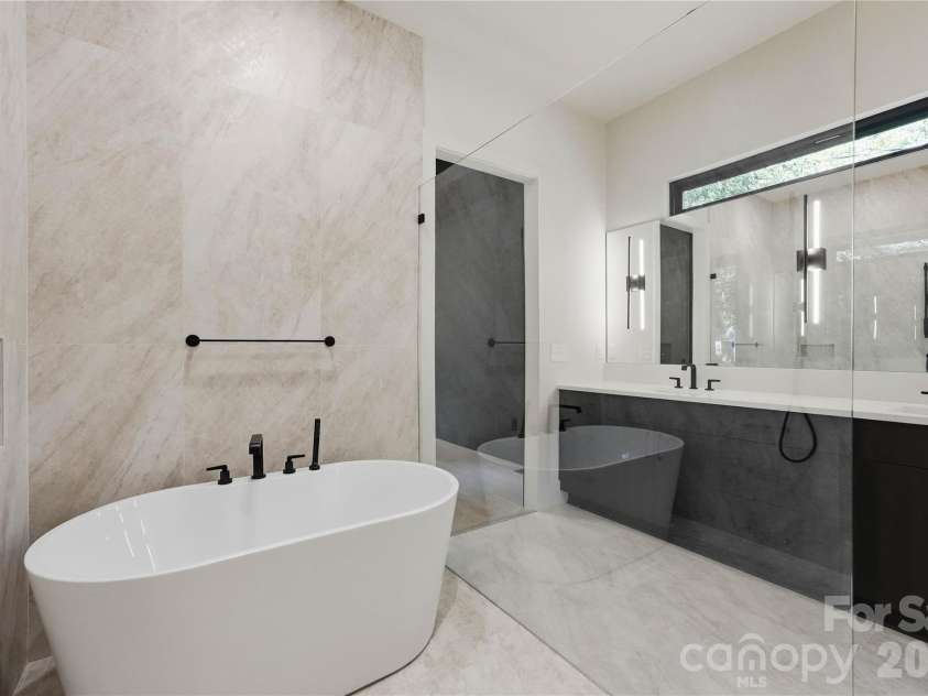 1433 Sharon Amity Road, Charlotte, NC 28211.  MLS# CAR4426029, YatesRealty ID 51760. 