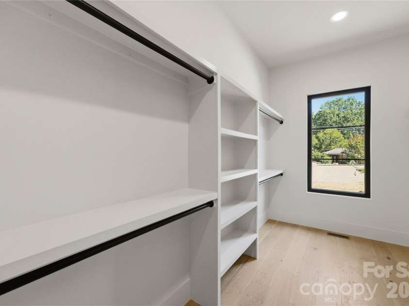 1433 Sharon Amity Road, Charlotte, NC 28211.  MLS# CAR4426029, YatesRealty ID 51760. 