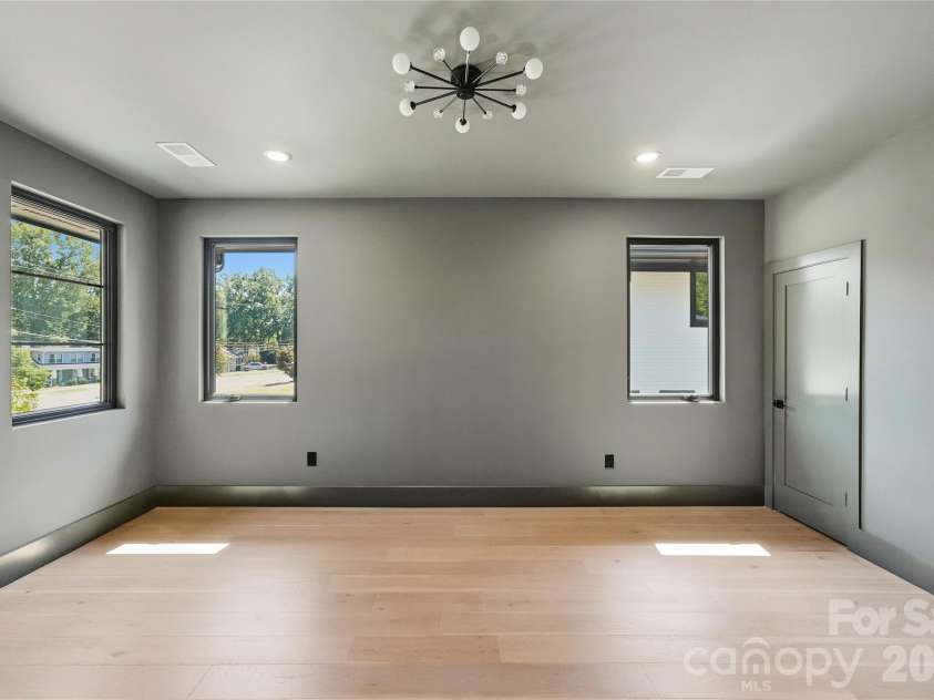 1433 Sharon Amity Road, Charlotte, NC 28211.  MLS# CAR4426029, YatesRealty ID 51760. 