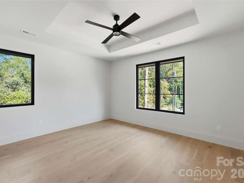 1433 Sharon Amity Road, Charlotte, NC 28211.  MLS# CAR4426029, YatesRealty ID 51760. 