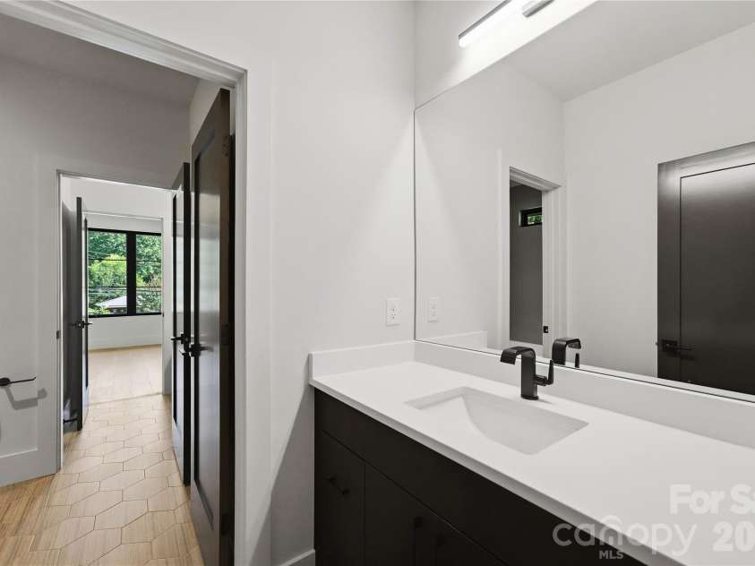 1433 Sharon Amity Road, Charlotte, NC 28211.  MLS# CAR4426029, YatesRealty ID 51760. 