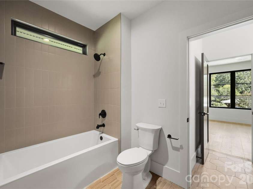 1433 Sharon Amity Road, Charlotte, NC 28211.  MLS# CAR4426029, YatesRealty ID 51760. 
