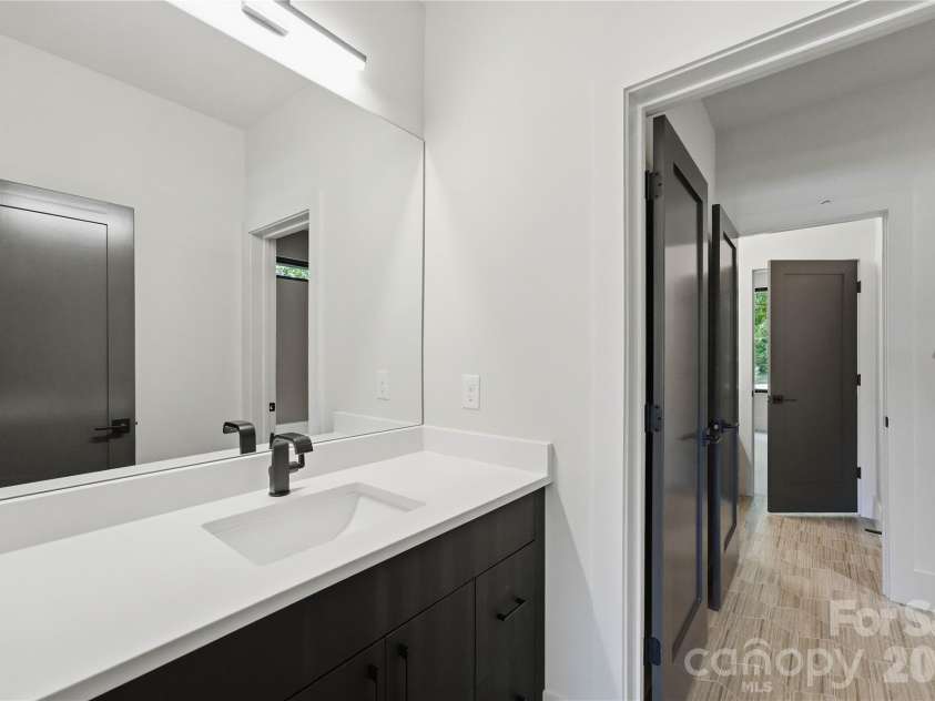 1433 Sharon Amity Road, Charlotte, NC 28211.  MLS# CAR4426029, YatesRealty ID 51760. 