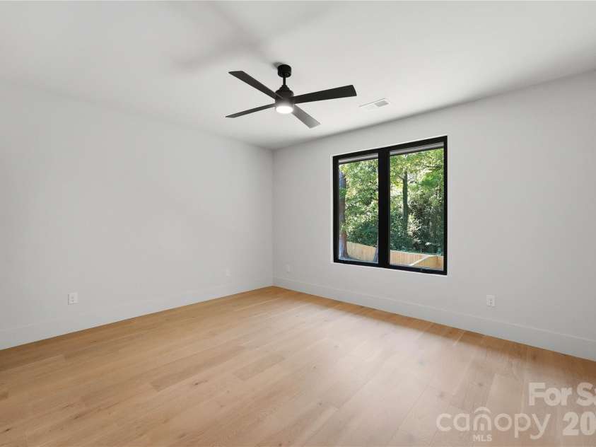 1433 Sharon Amity Road, Charlotte, NC 28211.  MLS# CAR4426029, YatesRealty ID 51760. 