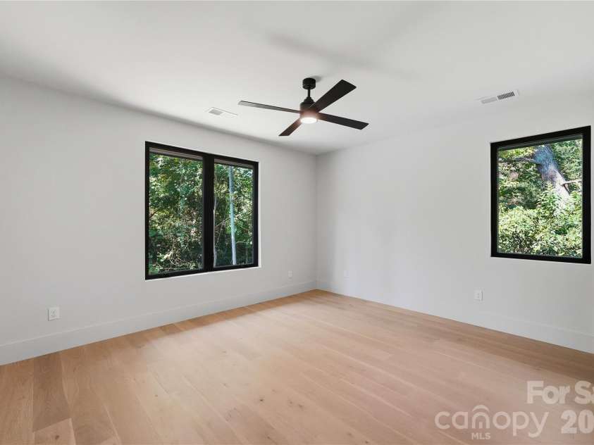 1433 Sharon Amity Road, Charlotte, NC 28211.  MLS# CAR4426029, YatesRealty ID 51760. 