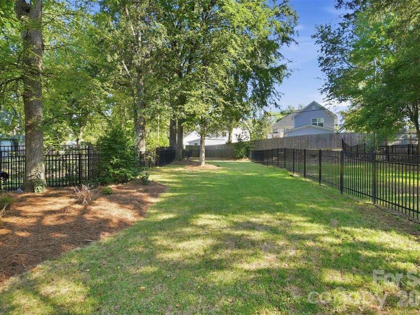 1213 Drummond Avenue, Charlotte, NC 28205.  MLS# CAR4424341, YatesRealty ID 51766. 