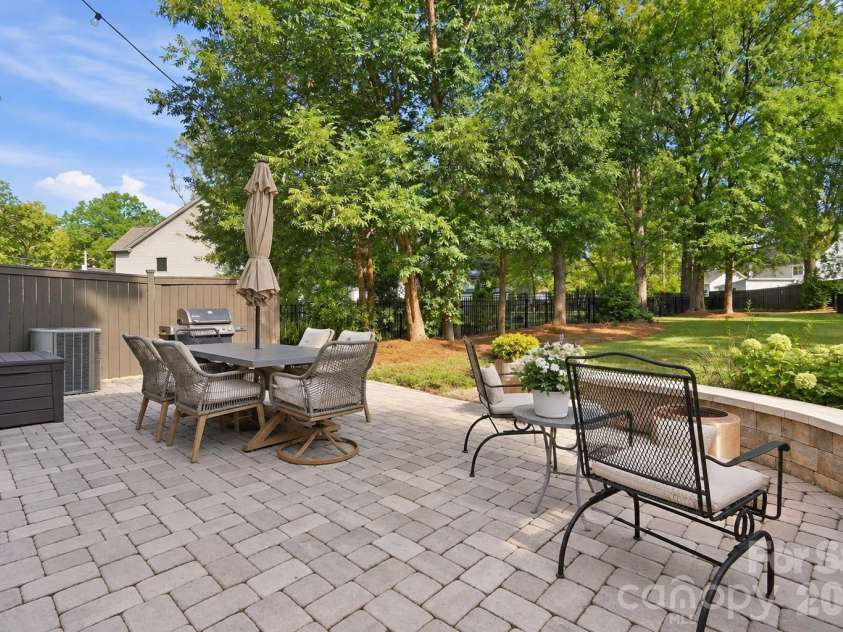 1213 Drummond Avenue, Charlotte, NC 28205.  MLS# CAR4424341, YatesRealty ID 51766. AI enhanced