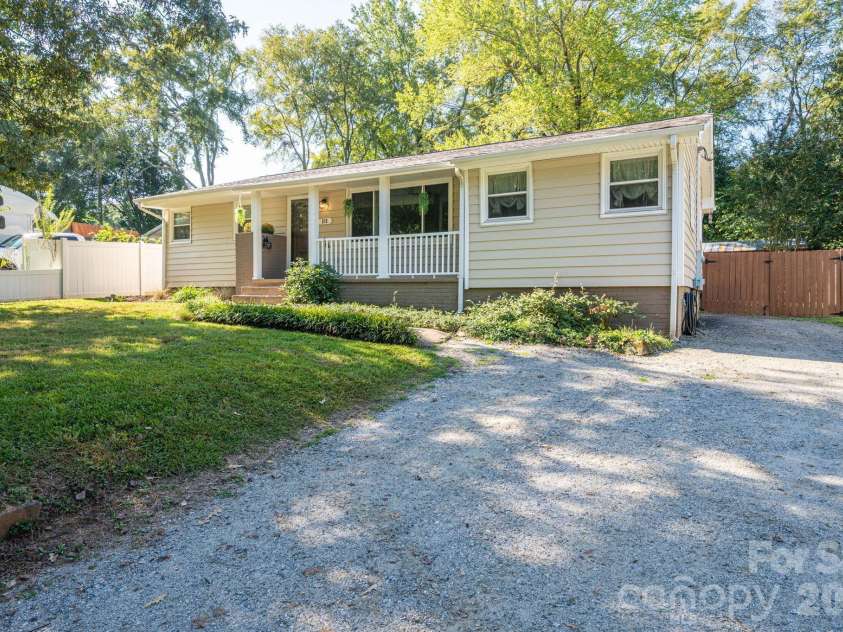 313 Willis Road, Dallas, NC 28034.  MLS# CAR4424166, YatesRealty ID 51767. 