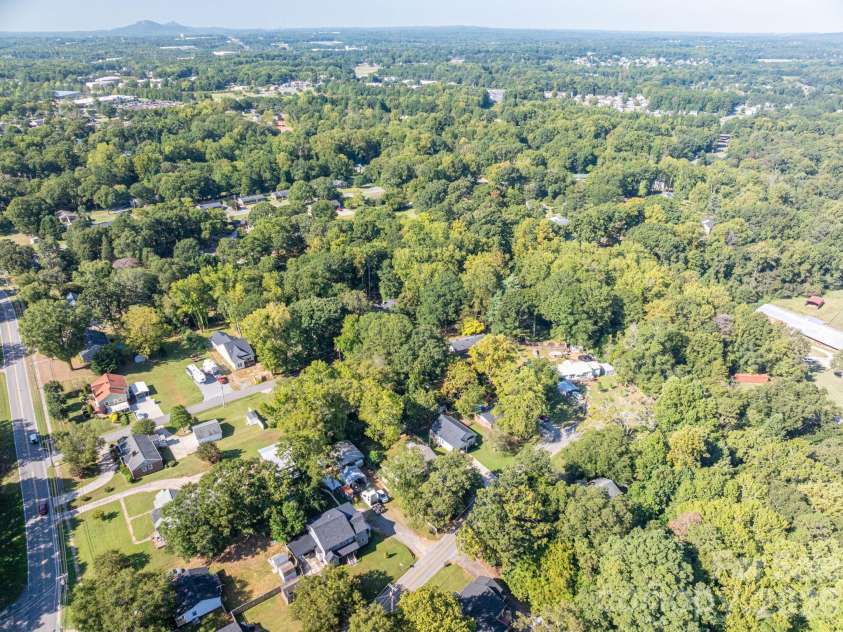 313 Willis Road, Dallas, NC 28034.  MLS# CAR4424166, YatesRealty ID 51767. 