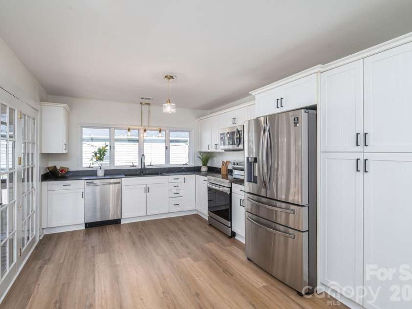 313 Willis Road, Dallas, NC 28034.  MLS# CAR4424166, YatesRealty ID 51767. 