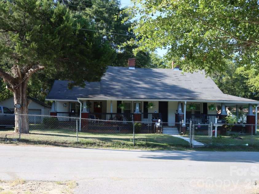 224 Godfrey Street, Cheraw, SC 29520.  MLS# CAR4425723, YatesRealty ID 51769. 