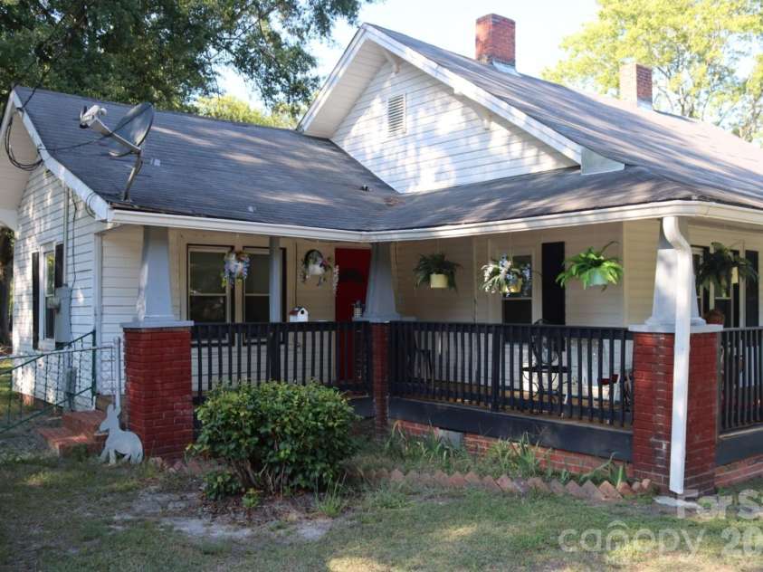 224 Godfrey Street, Cheraw, SC 29520.  MLS# CAR4425723, YatesRealty ID 51769. 