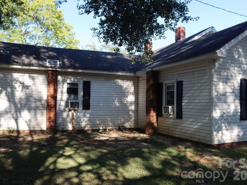 224 Godfrey Street, Cheraw, SC 29520.  MLS# CAR4425723, YatesRealty ID 51769. 