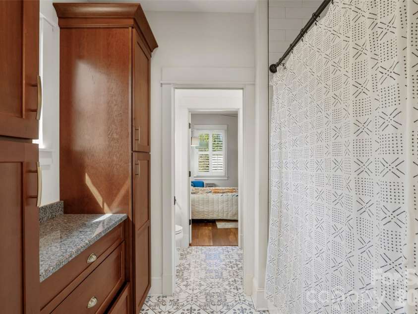 245 Rice Street, Brevard, NC 28712.  MLS# CAR4425712, YatesRealty ID 51775. Jack and Jill Bath