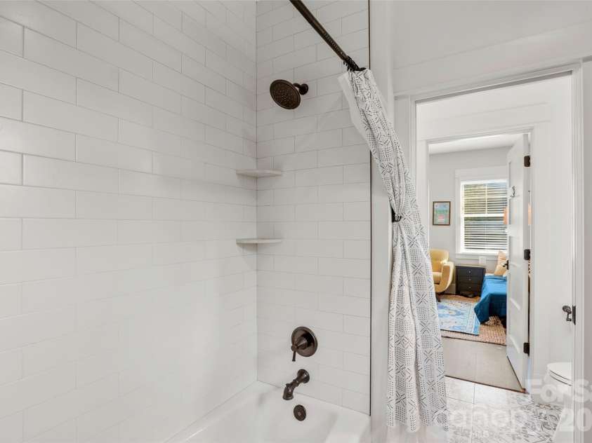 245 Rice Street, Brevard, NC 28712.  MLS# CAR4425712, YatesRealty ID 51775. Jack and Jill Bath