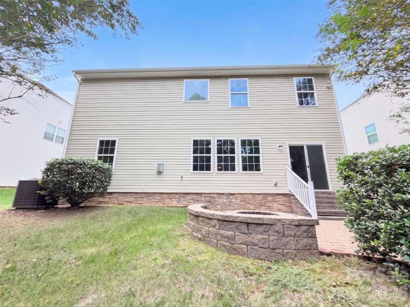 7230 Kinley Commons Lane, Charlotte, NC 28278.  MLS# CAR4426308, YatesRealty ID 51777. 