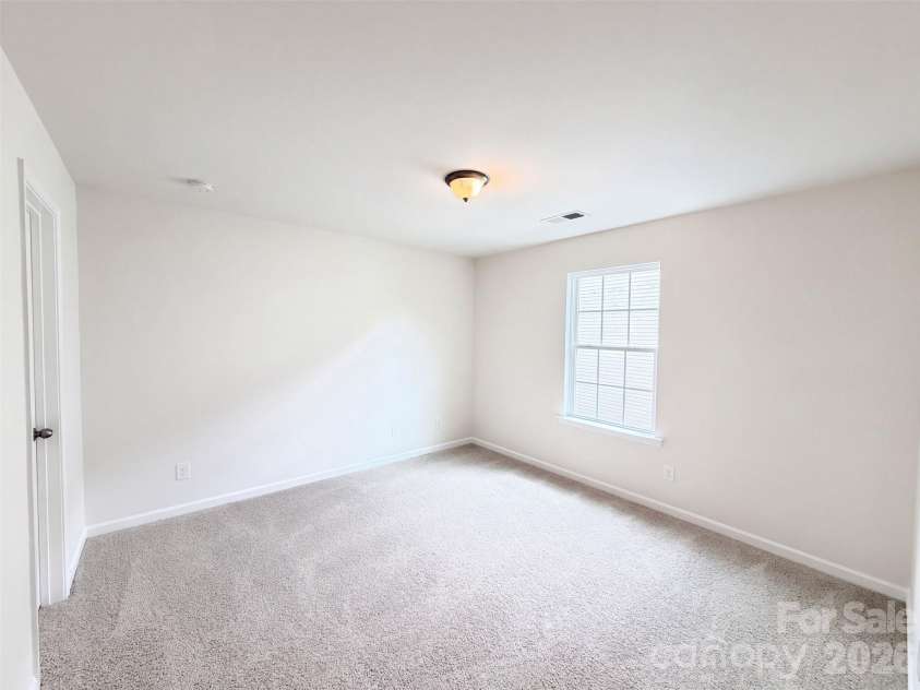 7230 Kinley Commons Lane, Charlotte, NC 28278.  MLS# CAR4426308, YatesRealty ID 51777. 