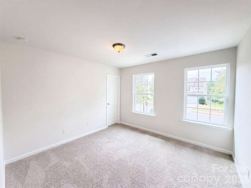 7230 Kinley Commons Lane, Charlotte, NC 28278.  MLS# CAR4426308, YatesRealty ID 51777. 