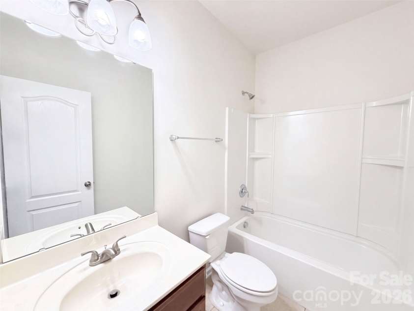7230 Kinley Commons Lane, Charlotte, NC 28278.  MLS# CAR4426308, YatesRealty ID 51777. 