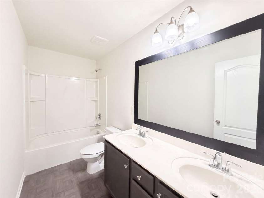7230 Kinley Commons Lane, Charlotte, NC 28278.  MLS# CAR4426308, YatesRealty ID 51777. 